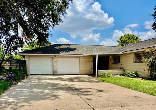 Photo 3 of Single family home for sale at 2342 Welk St, Houston, TX 77034 | MLS# 43103823 | Listing updated on 2026-09-01