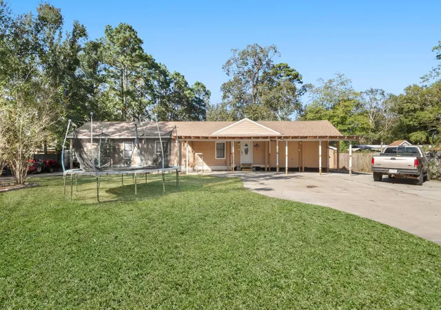 Photo 3 of Sale Pending at 17317 E Greenleaf Ln, Conroe, TX 77306 | MLS# 36360734 | Listing updated on 2026-08-24