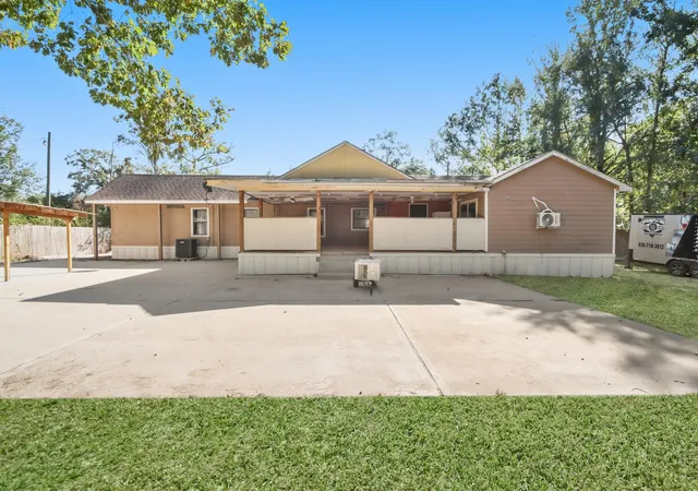 Photo 4 of Sale Pending at 17317 E Greenleaf Ln, Conroe, TX 77306 | MLS# 36360734 | Listing updated on 2026-08-24