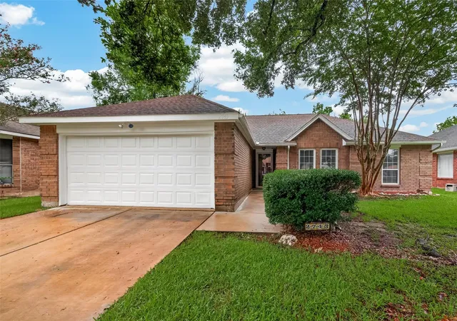1st image of 2743 N Larkspur Cir, Pearland, TX 77584 | MLS# 64367076