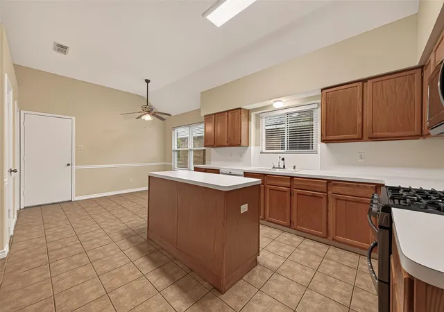 3rd image of 2743 N Larkspur Cir, Pearland, TX 77584 | MLS# 64367076