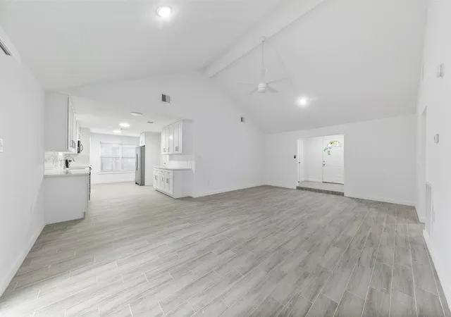 Photo 3 of Single family home for sale at 6811 Mccullum Rd, Missouri City, TX 77489 | MLS# 15859373 | Listing updated on 2026-06-05