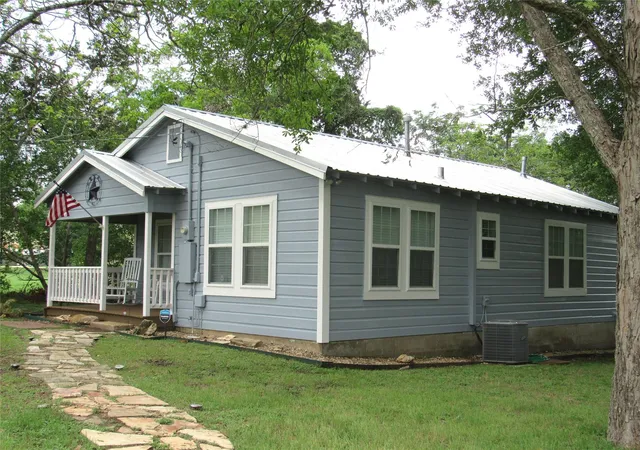 2nd image of 1013 Prairie Lea St, Brenham, TX 77833 | MLS# 12674043