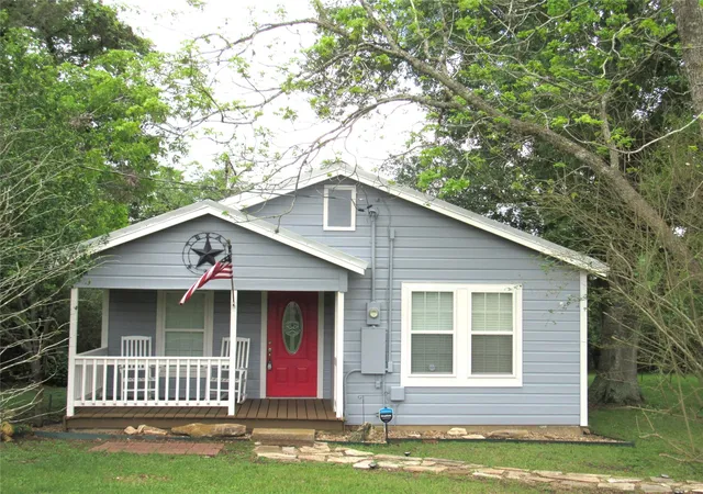 Photo 3 of Single family home for sale at 1013 Prairie Lea St, Brenham, TX 77833 | MLS# 12674043 | Listing updated on 2026-08-18