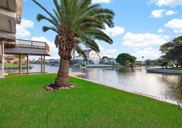 3rd image of 16 N Curlew St, La Marque, TX 77568 | MLS# 72466948
