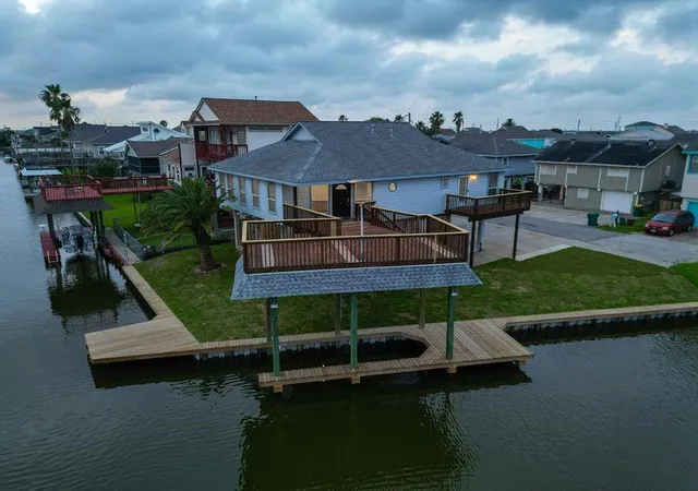 47th image of 16 N Curlew St, La Marque, TX 77568 | MLS# 72466948