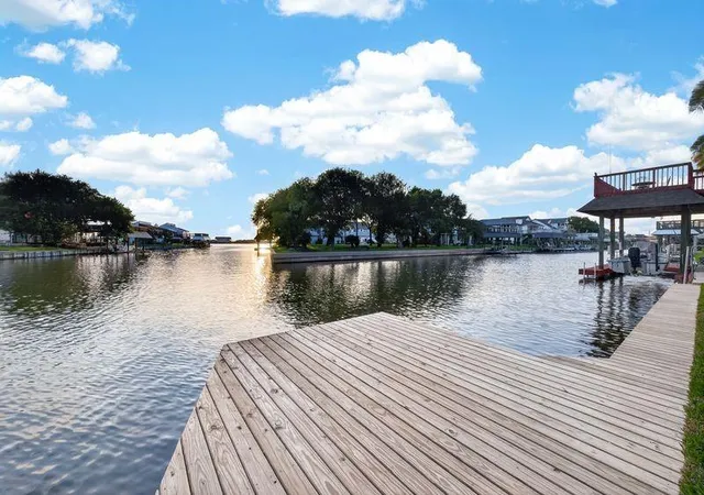4th image of 16 N Curlew St, La Marque, TX 77568 | MLS# 72466948