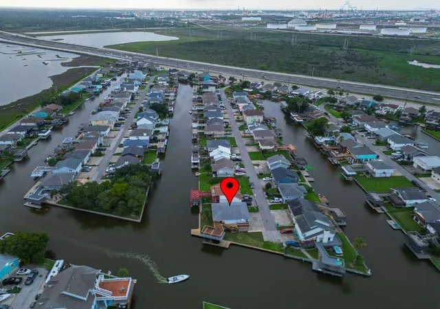 5th image of 16 N Curlew St, La Marque, TX 77568 | MLS# 72466948