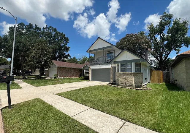 Photo 3 of Single family home for sale at 3910 Ebury Dr, Houston, TX 77066 | MLS# 71293072 | Listing updated on 2026-09-20