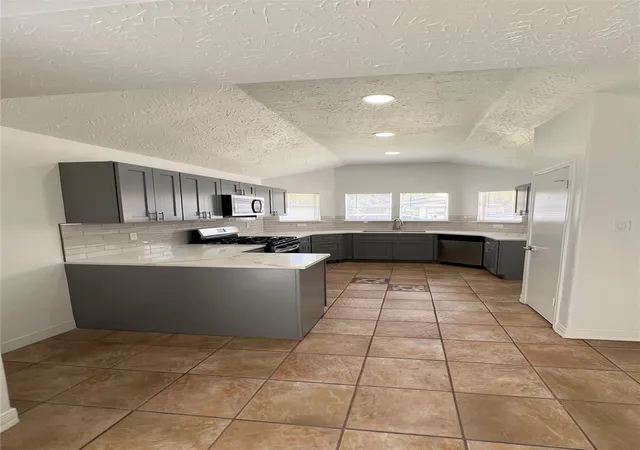 Photo 4 of Single family home for sale at 3910 Ebury Dr, Houston, TX 77066 | MLS# 71293072 | Listing updated on 2026-09-20