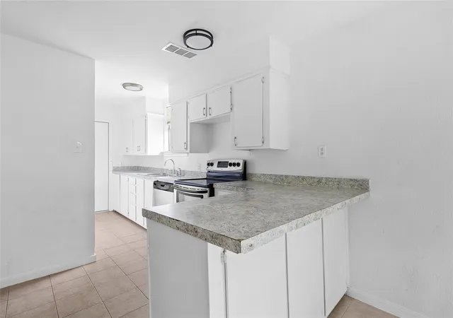 Photo 3 of Single family home for sale at 6090 Skylane Dr, Montgomery, TX 77316 | MLS# 71521054 | Listing updated on 2026-08-17