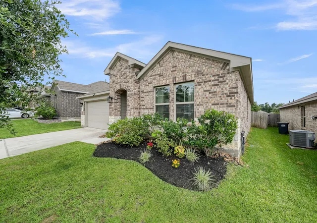 3rd image of 11719 Bari Reef Ln, Conroe, TX 77304 | MLS# 70178531