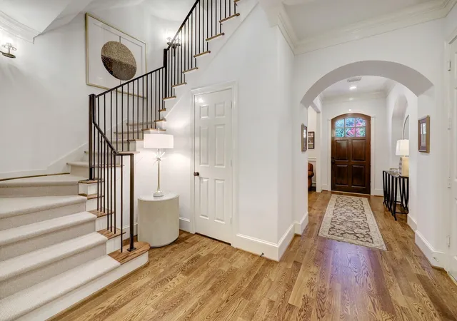 Photo 4 of Single family home for sale at 1229 Ripple Crk Dr, Houston, TX 77057 | MLS# 29768945 | Listing updated on 2026-08-27