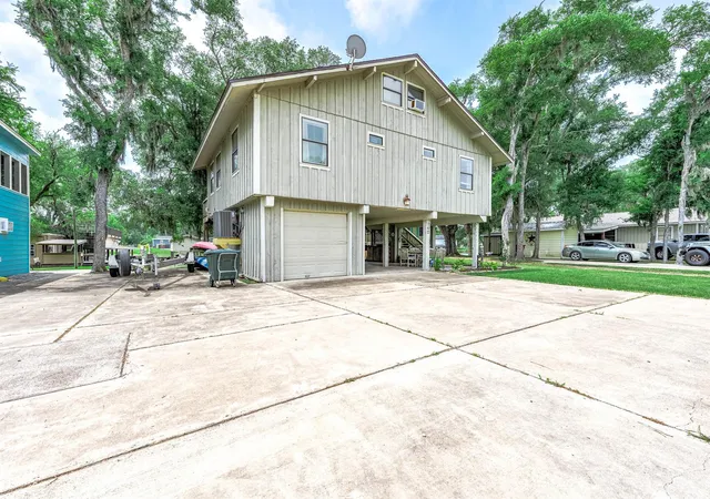 Photo 4 of Single family home for sale at 142 Private Rd 652, Bay City, TX 77414 | MLS# 49836983 | Listing updated on 2026-09-16