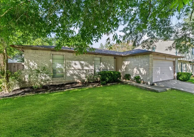 2nd image of 6210 Vinewood Ln, League City, TX 77573 | MLS# 47052680