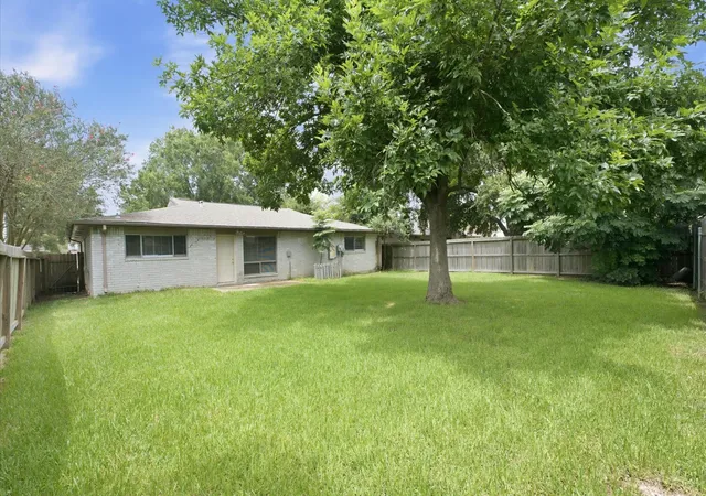 33rd image of 6210 Vinewood Ln, League City, TX 77573 | MLS# 47052680