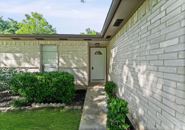 3rd image of 6210 Vinewood Ln, League City, TX 77573 | MLS# 47052680