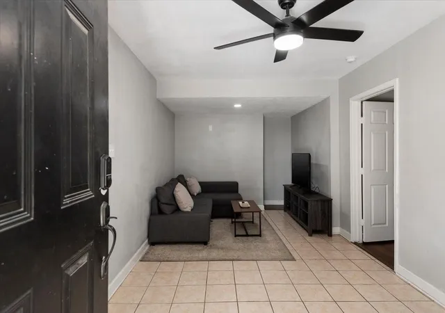 3rd image of 215 Caplin St, Houston, TX 77022 | MLS# 83668040
