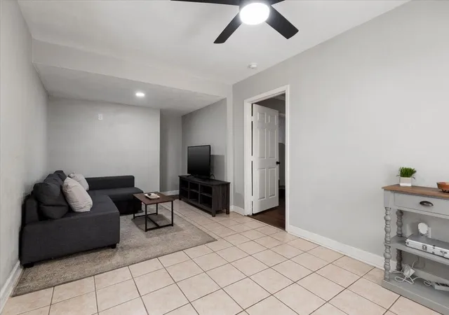 4th image of 215 Caplin St, Houston, TX 77022 | MLS# 83668040
