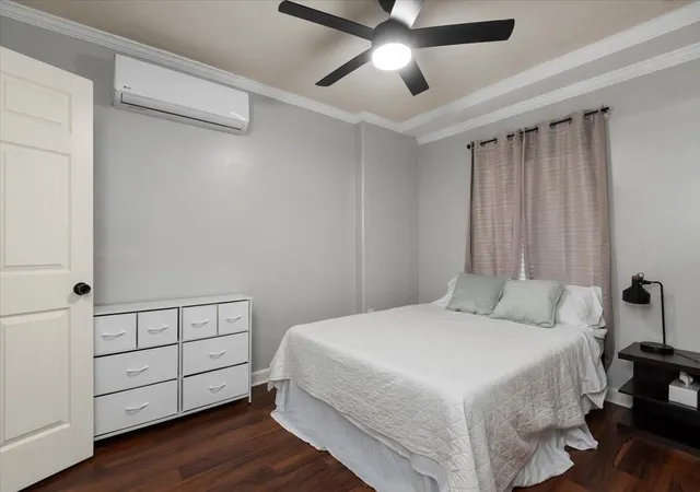 5th image of 215 Caplin St, Houston, TX 77022 | MLS# 83668040
