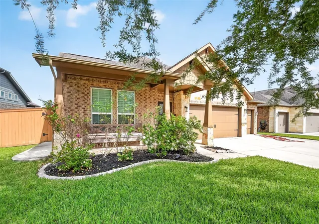 2nd image of 2418 Kelson Cove Dr, La Marque, TX 77568 | MLS# 75739548