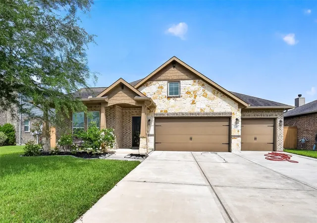 Photo 3 of Single family home for sale at 2418 Kelson Cvs Dr, La Marque, TX 77568 | MLS# 75739548 | Listing updated on 2026-08-27
