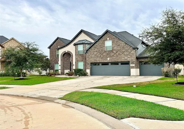 Photo 3 of Single family home for sale at 1207 Euclid Ct, Rosenberg, TX 77469 | MLS# 27116381 | Listing updated on 2026-08-27