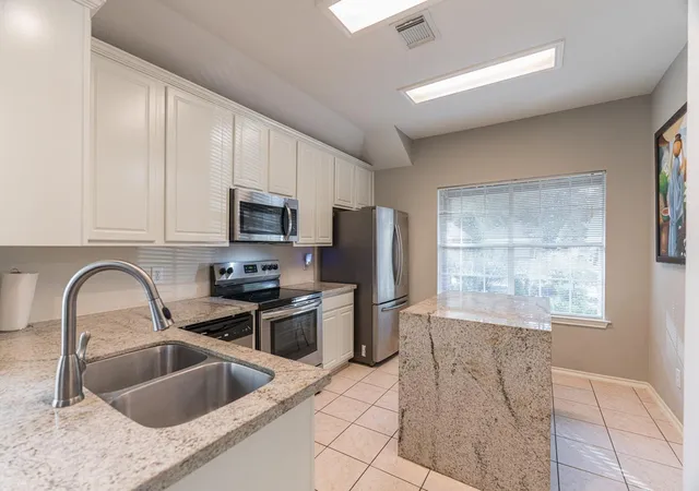 2nd image of 46 S Wynnoak Cir, Spring, TX 77382 | MLS# 97178121
