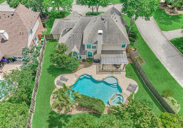 Homes for sale in The Woodlands, TX | 30 Rowan Tree Pl, The Woodlands, TX 77384 | MLS# 3762762