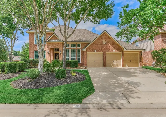 Homes for sale in The Woodlands, TX | 30 Rowan Tree Pl, The Woodlands, TX 77384 | MLS# 3762762