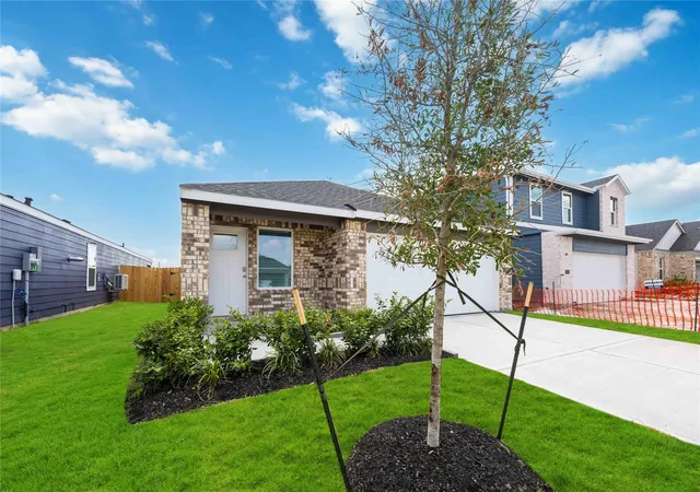 Photo 2 of Single family home for sale at 5214 Purple Beebalm Ln, Houston, TX 77048 | MLS# 7323140 | Listing updated on 2026-08-29