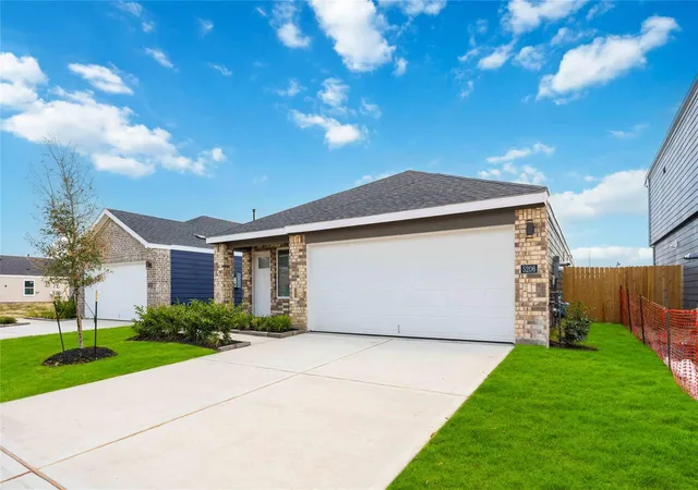 Photo 3 of Single family home for sale at 5214 Purple Beebalm Ln, Houston, TX 77048 | MLS# 7323140 | Listing updated on 2026-08-29