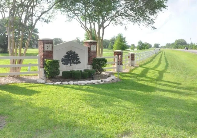 Photo 2 of Land for sale at 302 Lakeland Cir, Rosharon, TX 77583 | MLS# 67443758 | Listing updated on 2026-07-14