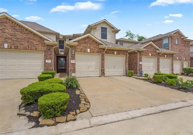 Townhouse for sale at 10534 Willow Park View, Houston, TX 77070 | MLS# 68599265