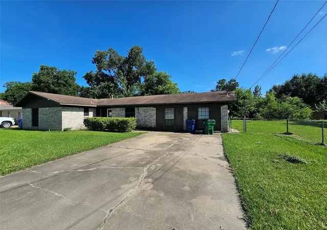Photo 4 of Sale Pending at 1216 Fair Dr, Angleton, TX 77515 | MLS# 97532886 | Listing updated on 2026-09-21
