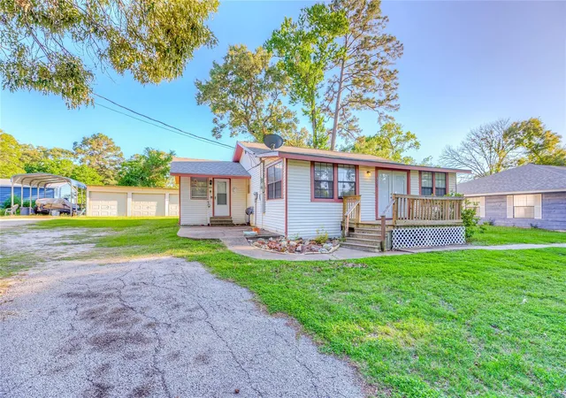 1st image of 323 Lakeview Dr, Onalaska, TX 77360 | MLS# 60450298