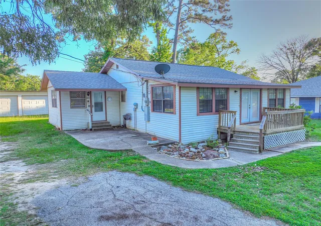 3rd image of 323 Lakeview Dr, Onalaska, TX 77360 | MLS# 60450298