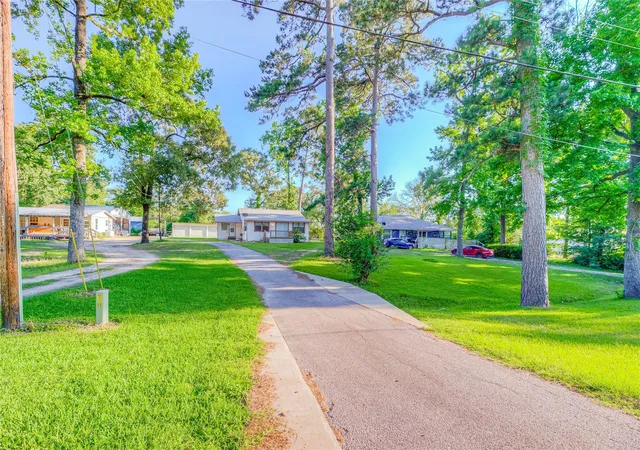 4th image of 323 Lakeview Dr, Onalaska, TX 77360 | MLS# 60450298