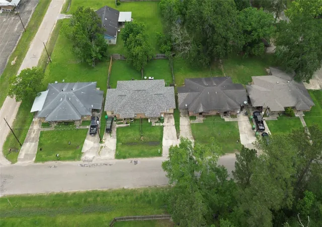 Listing Photo 2 - Condo for sale in building located at 1401 Truman St, Cleveland, TX 77327 - Unit #1403