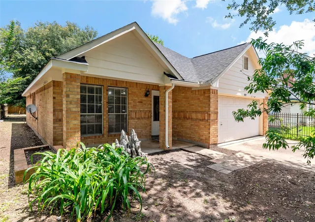 1st image of 8003 Swiftwater Ln, Houston, TX 77075 | MLS# 81372062