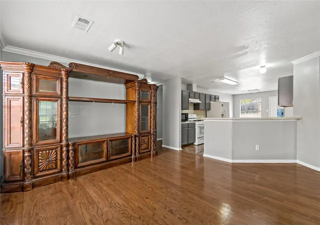 3rd image of 8003 Swiftwater Ln, Houston, TX 77075 | MLS# 81372062