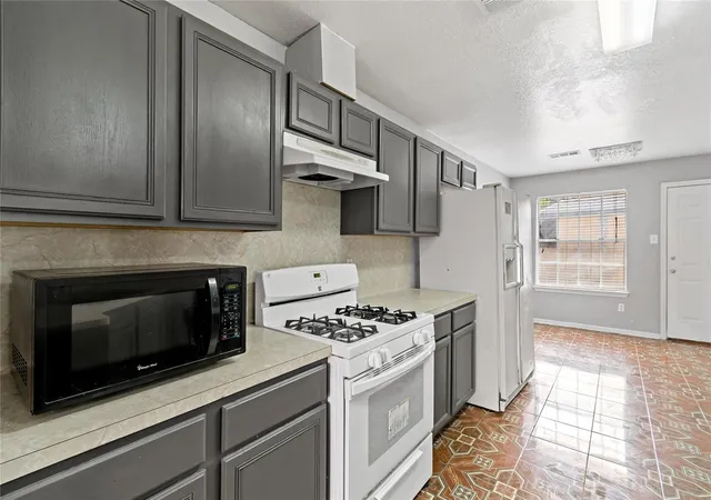 5th image of 8003 Swiftwater Ln, Houston, TX 77075 | MLS# 81372062