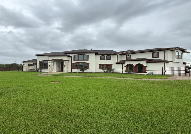 2nd image of 1909 E Archer Rd, Baytown, TX 77521 | MLS# 27709117