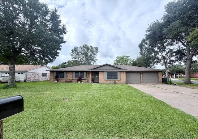 1st image of 407 Ash St, El Campo, TX 77437 | MLS# 10030523