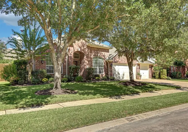 1st image of 2911 Amber Hill Trl, Pearland, TX 77581 | MLS# 61006848