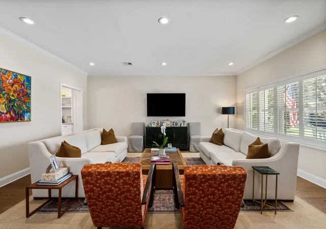 4th image of 9605 Cedardale Dr, Houston, TX 77055 | MLS# 33015260
