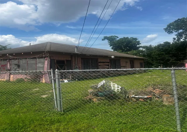 2nd image of 1718 Pannell St, Houston, TX 77020 | MLS# 35987878