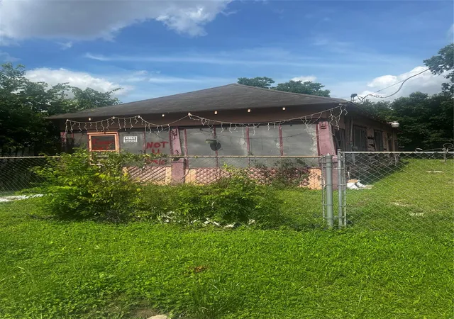 3rd image of 1718 Pannell St, Houston, TX 77020 | MLS# 35987878