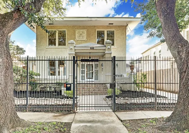 Photo 1 of Single family home for sale at 222 Marshall St, Houston, TX 77006 | MLS# 3171519 | Listing updated on 2026-05-26