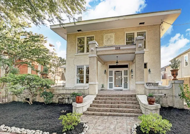 Photo 3 of Single family home for sale at 222 Marshall St, Houston, TX 77006 | MLS# 3171519 | Listing updated on 2026-05-26